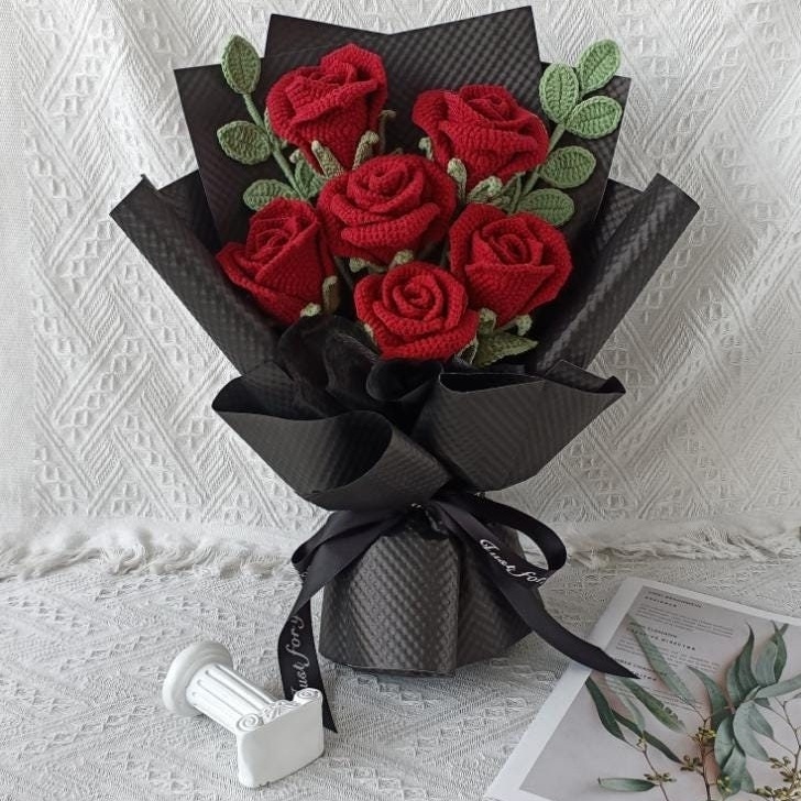 Handmade Crochet Red Rose Bouquet – 5 Styles | Vase Single Stem Mini | Forever Flowers - 图片 4