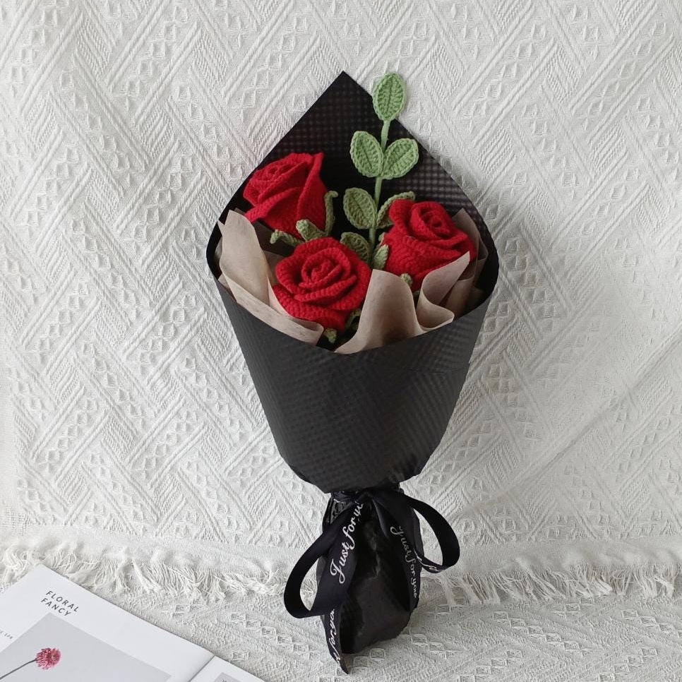 Handmade Crochet Red Rose Bouquet – 5 Styles | Vase Single Stem Mini | Forever Flowers - 图片 5