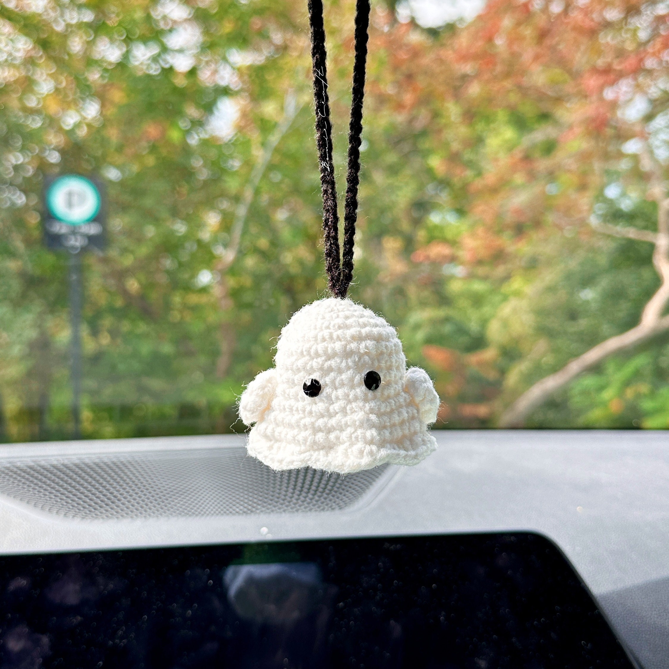 Handmade Crochet Ghost Mirror Charm | Cute Rearview Ornament | Car Decor - 图片 4