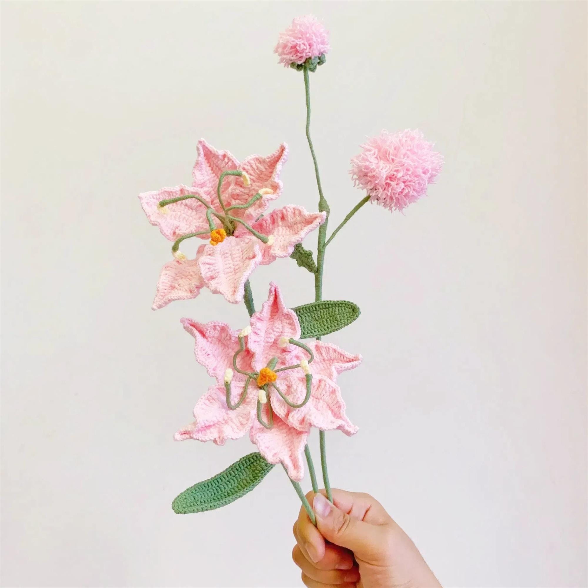 Handmade Crochet Pink Lily & Pom-Pom Bouquet – Whimsical Garden Style - 图片 3