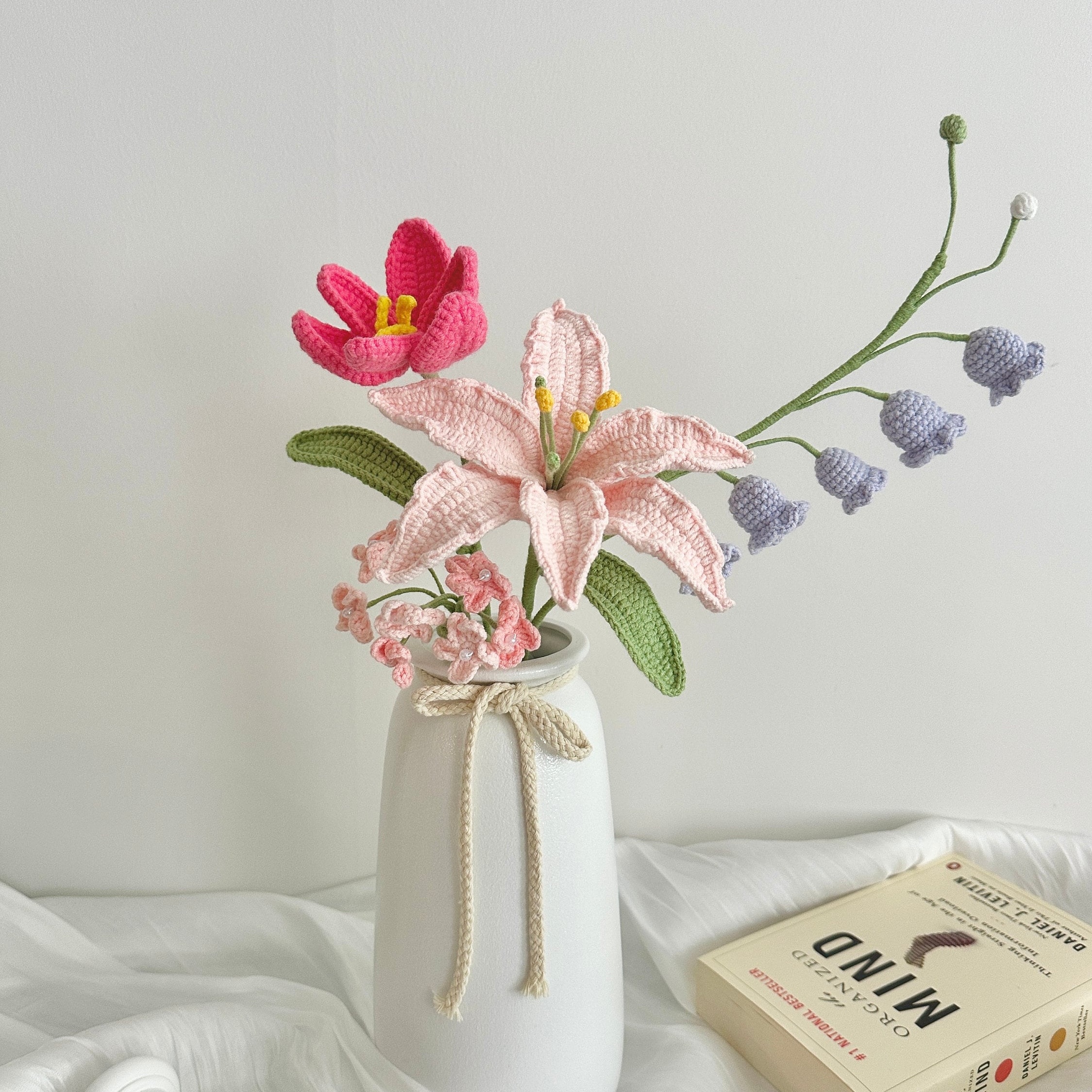 Handmade Crochet Lily Vase Arrangement | Elegant Desktop Decor | Forever Flowers - 图片 4