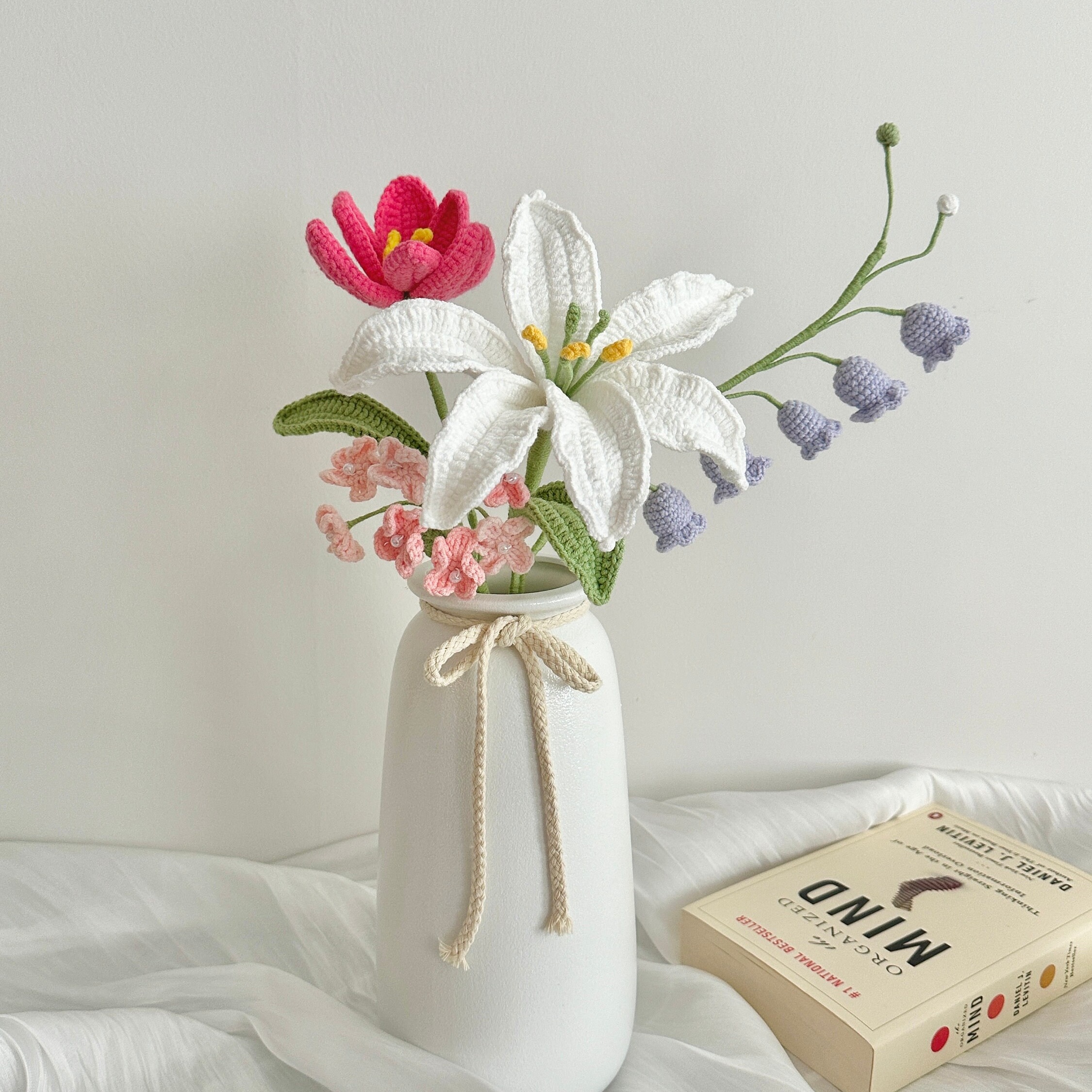 Handmade Crochet Lily Vase Arrangement | Elegant Desktop Decor | Forever Flowers - 图片 5