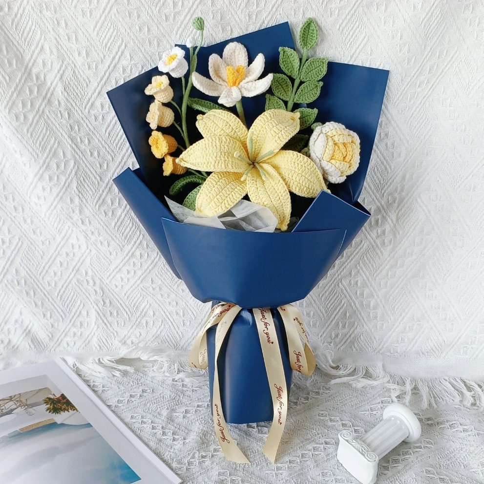 Handmade Crochet Yellow Lily & White Lily Bouquet – 4 Wrap Styles | Navy Floral Kraft Blue