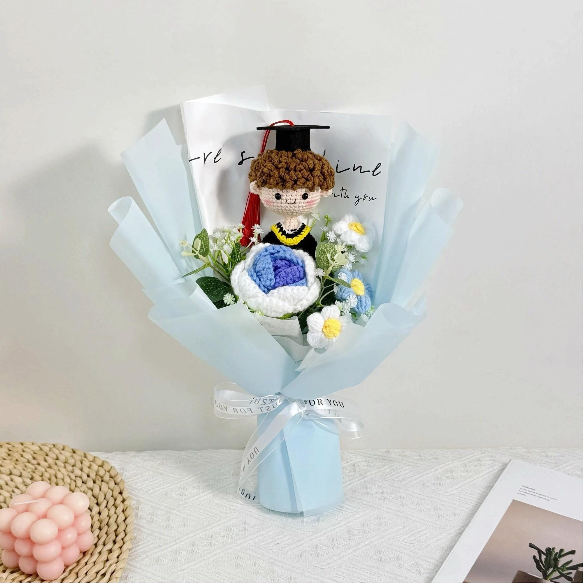 Handmade Crochet Graduation Bouquet with Character Doll – 5 Styles - 图片 5
