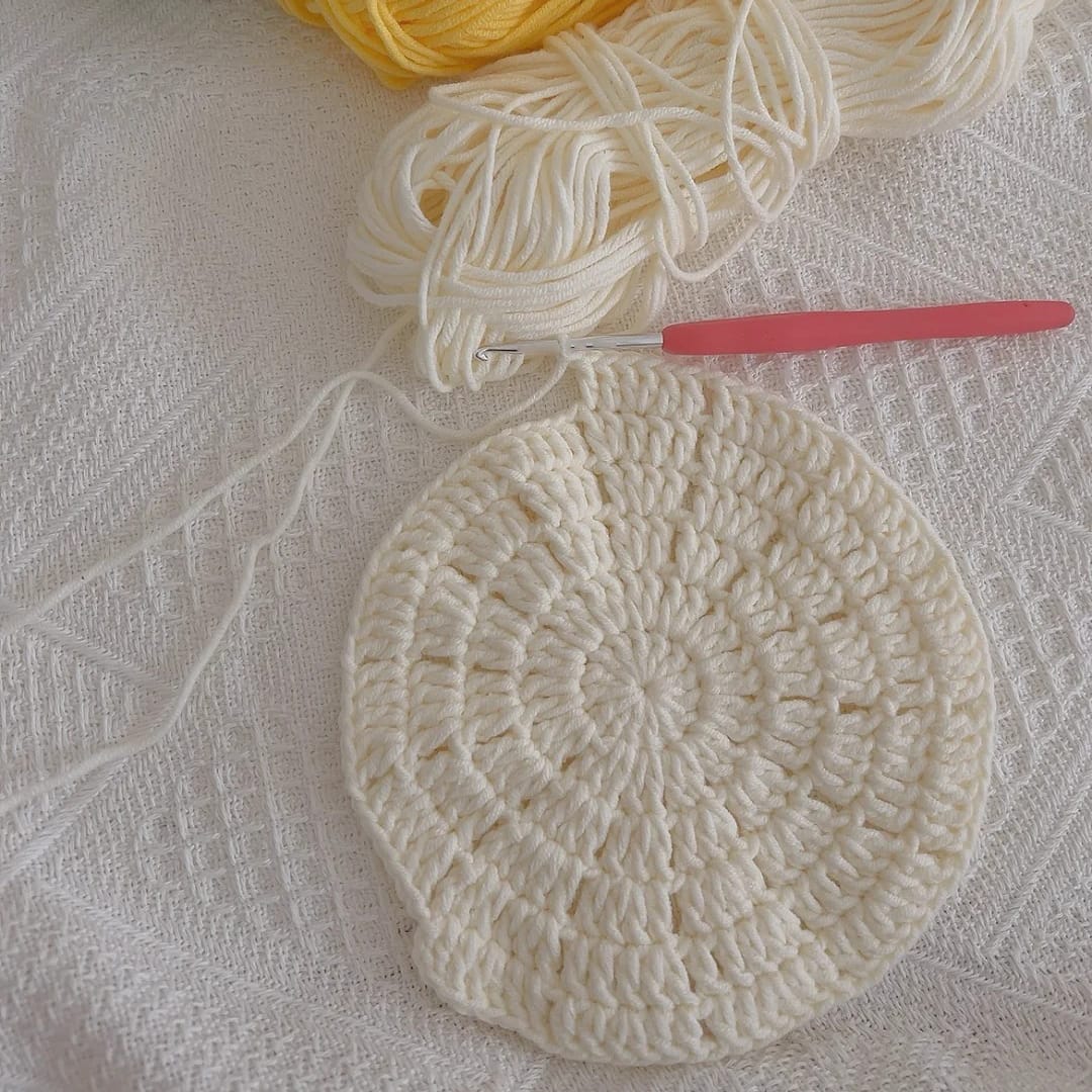 Crochet tulip coaster — yarn and materials